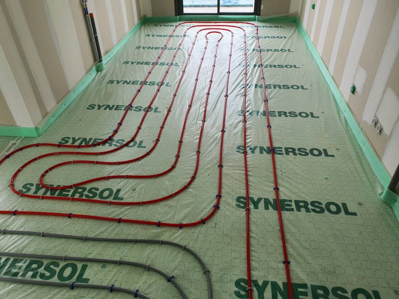 Plancher chauffant sur ravoirage mousse PU