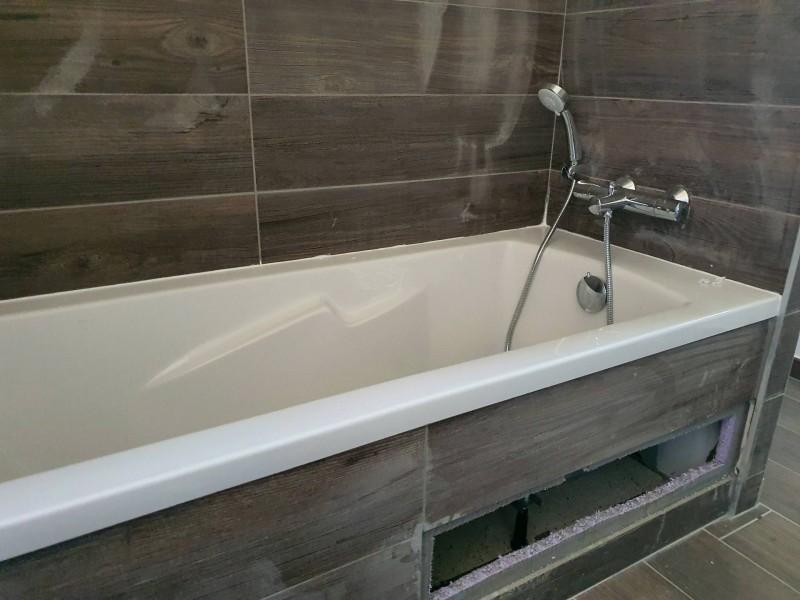 Installation de sanitaires pour salle de bain   avec réseau de plomberie a St Laurent de Mure dans le Rhône